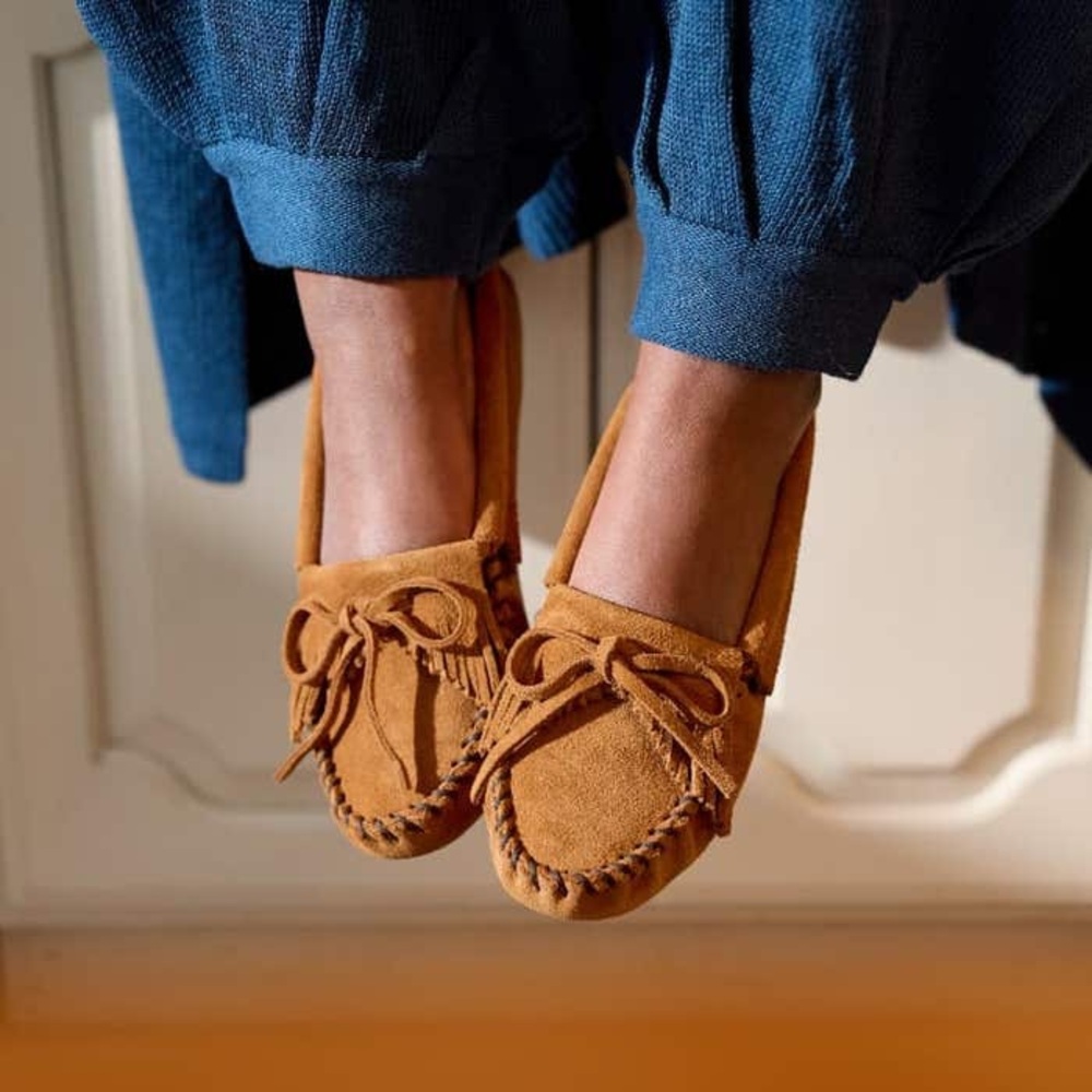 NEW!! Women’s Minnetonka Kilty Sofesole Brown Suede Moccasins Size 9